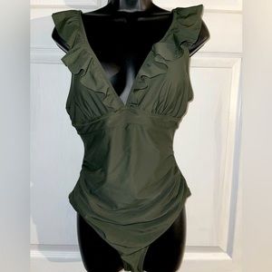 Cupshe women’s v-neck one piece swimsuit with ruffles NWT XL